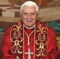 Benedikt XVI., www.wikipedia.org, Fabio Pozzebom, CC BY 2.5